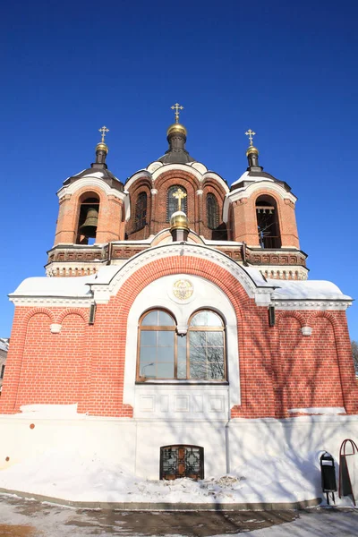 Церква в зимовий день — стокове фото