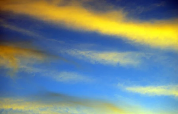 Solnedgång himmel på sommaren — Stockfoto