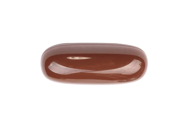 Una píldora de gelatina marrón aislada sobre fondo blanco — Foto de Stock