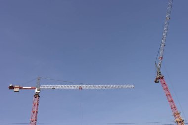 Gökyüzü Arkaplanı Üzerine Crane Kulesi