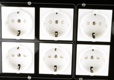 Gün itibariyle pek çok duvar prizine