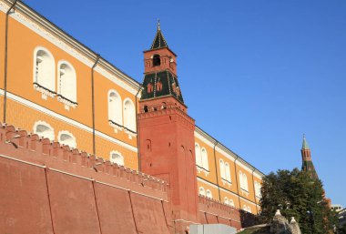 Gökyüzü arka planında Kremlin kulesi