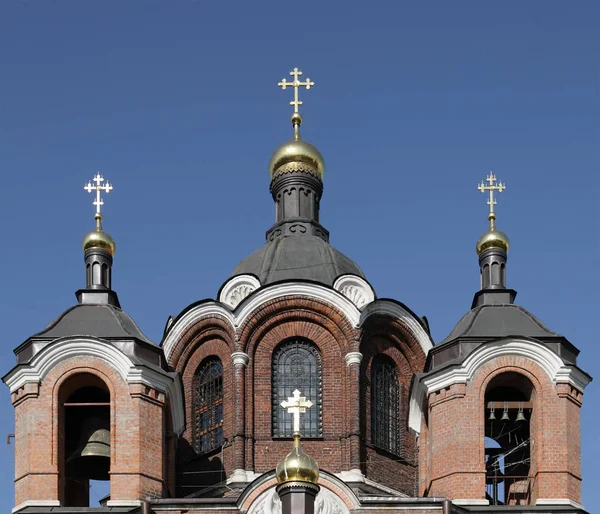 Kerk op hemelachtergrond — Stockfoto