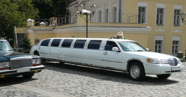 White wedding limousine — Stock Photo, Image