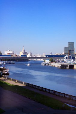 Gündüzleri nehir manzarası