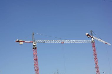 Gökyüzü Arkaplanı Üzerine Crane Kulesi