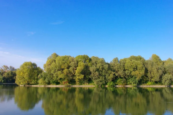 Letní park na suchý den — Stock fotografie