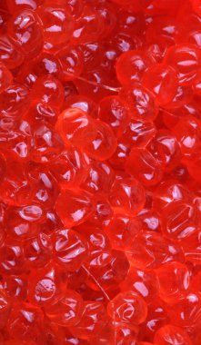 Kuru güneşli bir günde kırmızı havyar