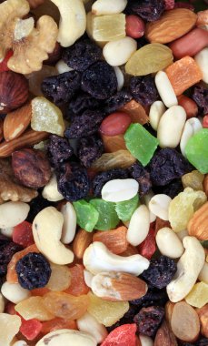 Kuru, güneşli yaz gününde kurutulmuş meyve seti.