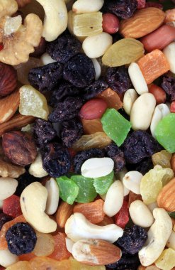 Kuru, güneşli yaz gününde kurutulmuş meyve seti.