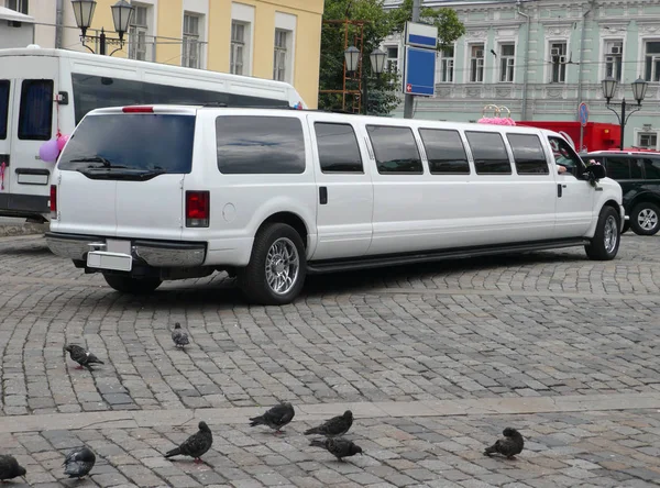 White Wedding limousine — Stock Photo, Image