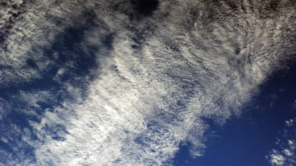 Nube en el cielo azul — Foto de Stock