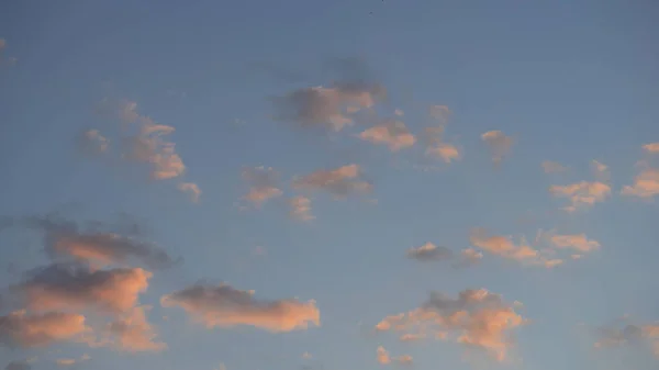 Закатное небо летом — стоковое фото