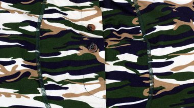 Kamuflaj baskılı şort gün