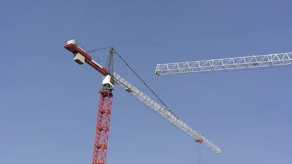 Gökyüzü Arkaplanı Üzerine Crane Kulesi — Stok fotoğraf