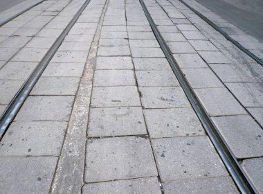 sonbahar günü, sokak demiryolu