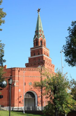 Gökyüzü arka planında Kremlin kulesi