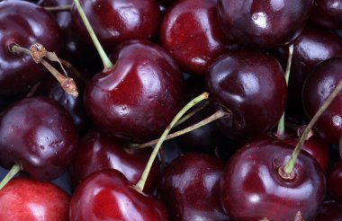 Gün içinde bir sürü tatlı kiraz