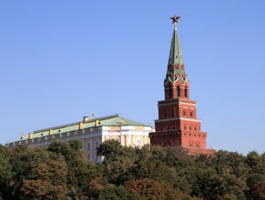 Gökyüzü arka planında Kremlin kulesi