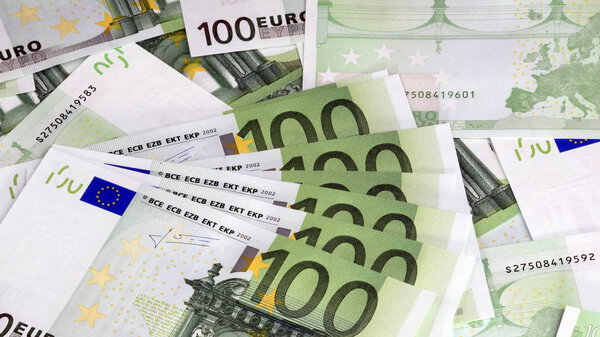 Банкнота в несколько сотен евро 