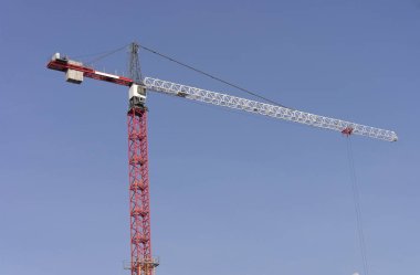 Gökyüzü Arkaplanı Üzerine Crane Kulesi