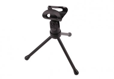 siyah mikrofon tripod üzerinde beyaz izole
