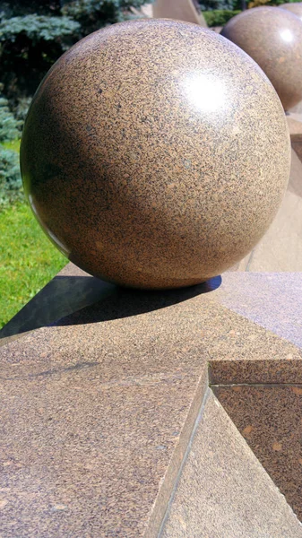Bola de granito no dia seco — Fotografia de Stock