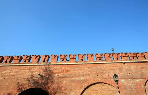 Kremlin wall hintergrund bei trockenem tag — Stockfoto