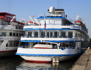 Her gün üç aralıklı gemi demirlenecek.