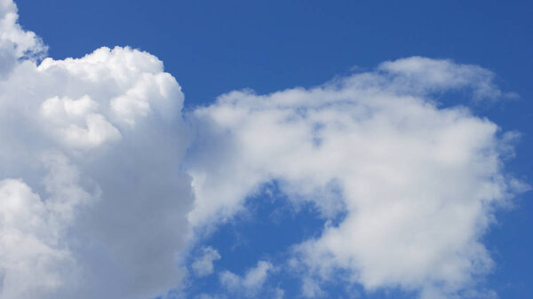 облако на голубом небе