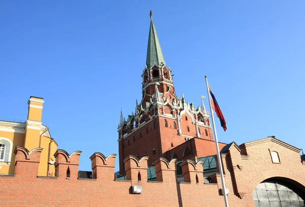 Torre del Kremlin en el fondo del cielo —  Fotos de Stock