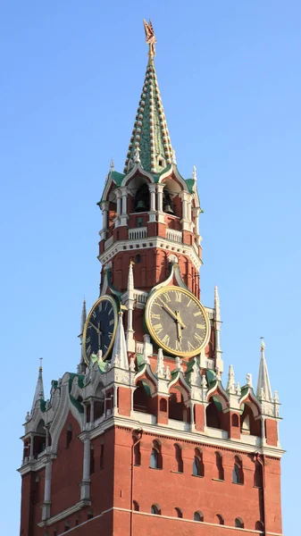 Torre do Kremlin no fundo do céu — Fotografia de Stock