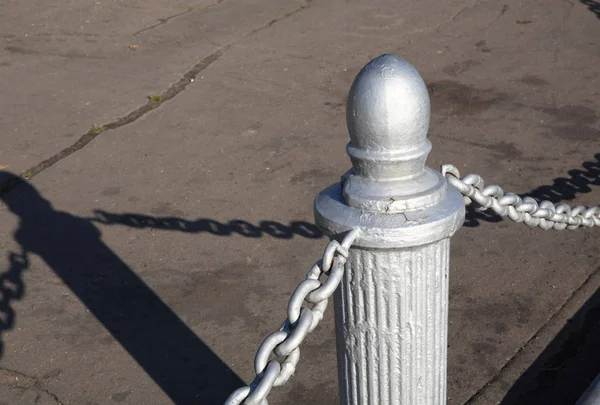 Nehir limanının çiti