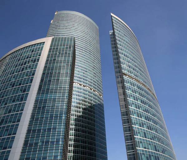 Edificio de oficinas en el día —  Fotos de Stock