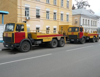 Kırmızı-Sarı acil kamyon