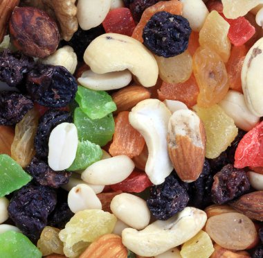 Kuru, güneşli yaz gününde kurutulmuş meyve seti.