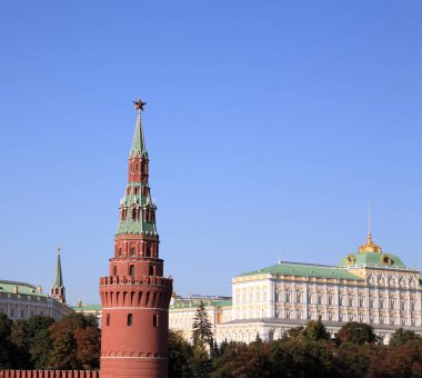 Gökyüzü arka planında Kremlin kulesi