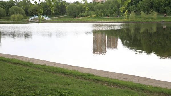 Sommerpark på tørkedagen – stockfoto