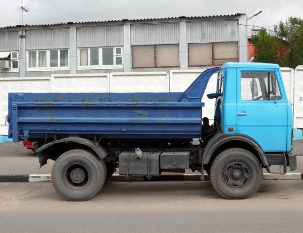 Caminhão azul — Fotografia de Stock