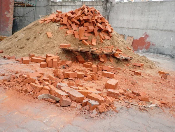 Heap of red brick — Stock Photo, Image