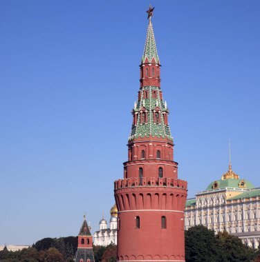 Gökyüzü arka planında Kremlin kulesi