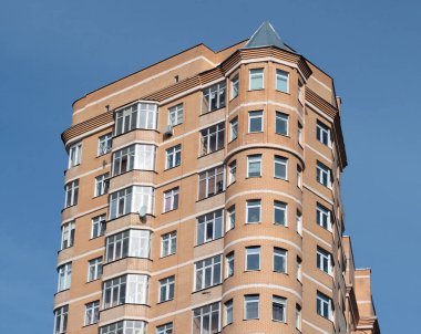 Ana binanın kenarından