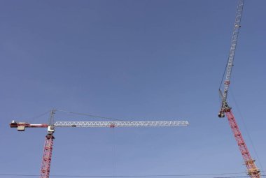 Gökyüzü Arkaplanı Üzerine Crane Kulesi