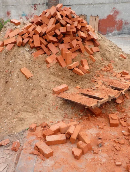 Heap of red brick — Stock Photo, Image