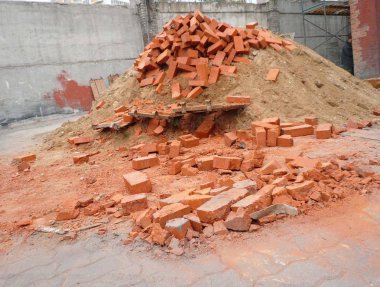 Kırmızı tuğla yığını
