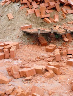 Kırmızı tuğla yığını