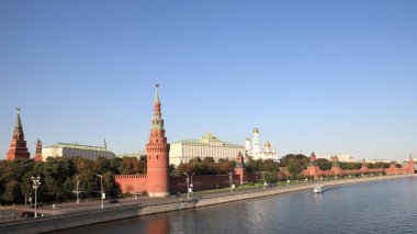 Kulesi Kremlin, iskele ve nehir 