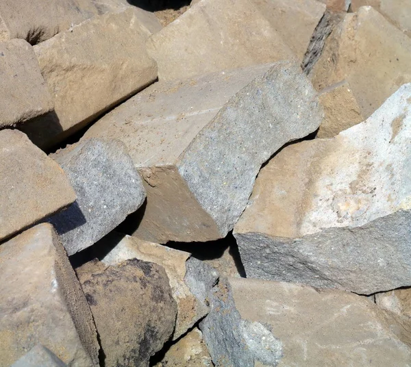 Куча камня в сухой день — стоковое фото