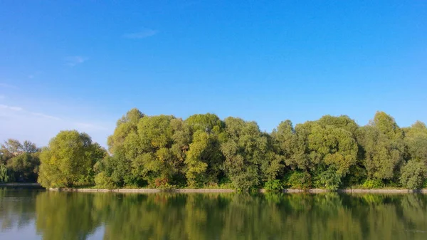 Sommerpark bei trockenem Wetter — Stockfoto