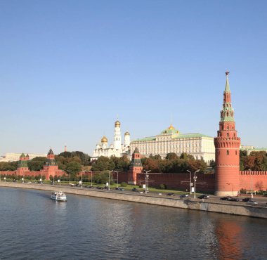 Kulesi Kremlin, iskele ve nehir 